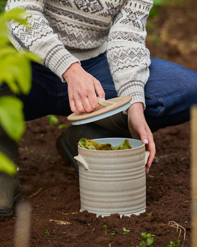 Garden to Table Compost Bin - Robert Gordon