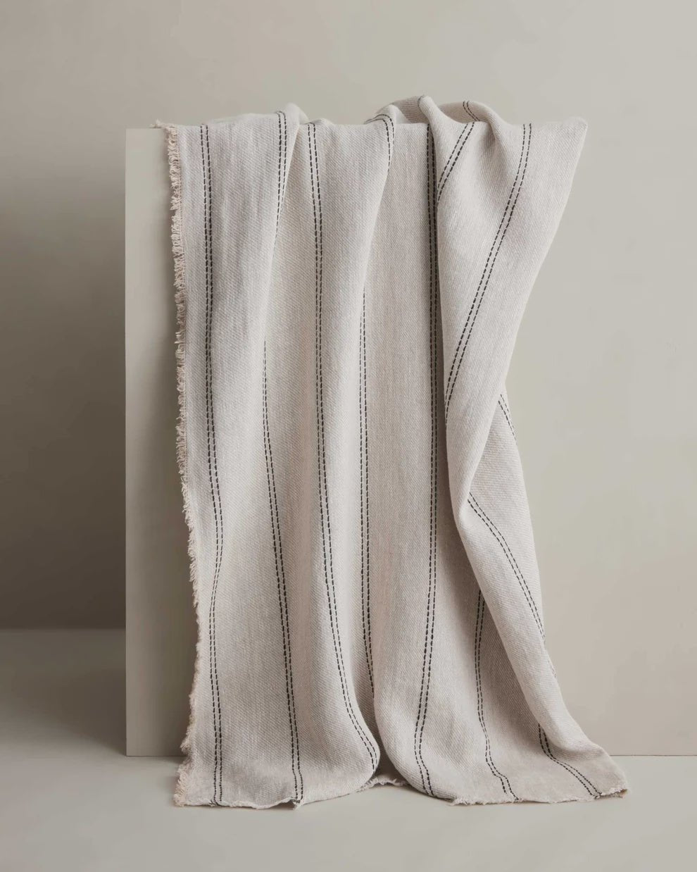 Mira Linen Throw - Ana-Cultiver