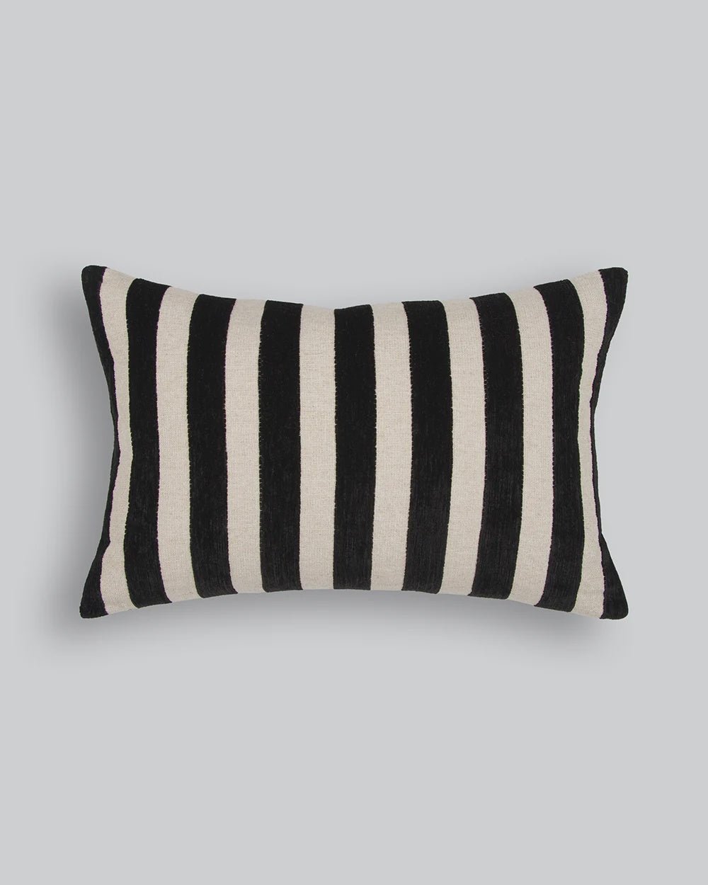 Windsor Cushion Black-Furtex
